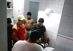 亚洲人喝醉了，把自己交给了床上的朋友