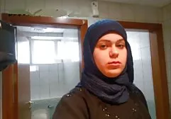 成年男子脱下女友的瘦女儿