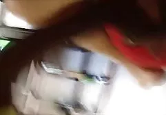 丰满的宝贝奥黛丽吮吸鸡巴，并给她的男朋友一个屁股