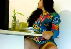 女同性恋黑发舔阴部和呻吟