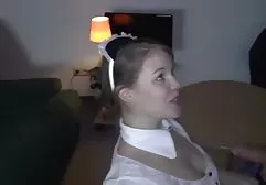 黑人妇女乘坐性机器的阴茎