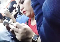 淫荡的辣椒在俱乐部地下室毛孔求爱的女孩
