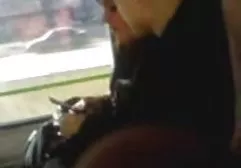 年轻的变态者在同龄人中撒尿