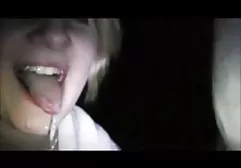 泰国宝贝积极地给予成年男子