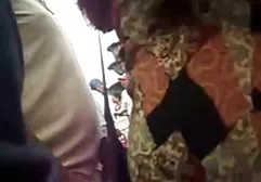 两名女售货员为成熟的买家吸吮成熟的阴茎