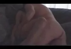温柔的早晨性爱甜蜜的情侣在柔软的沙发上