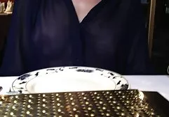 Jozelin在演员表演中以各种姿势搞砸了