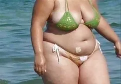 敏捷的家伙乱搞女朋友和她的母亲