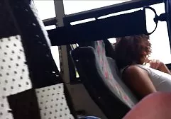 来自尼基塔的Dasha Astafieva正在照亮她剃光的阴户