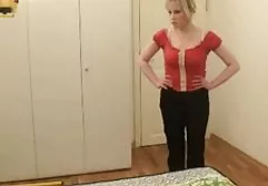 性感的金发女郎诱惑了一个年轻的专业
