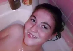 热的位置的女孩乱搞自己与性玩具