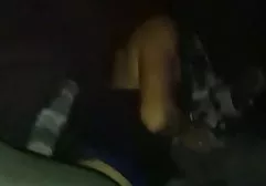 妻子贪婪地吞下她丈夫的家伙到底
