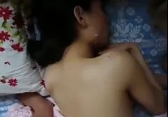 美丽的黑妞从第一个人做口交