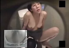 从一个派对中喝醉并在酒店的走廊里脱衣服