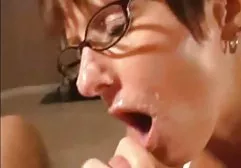 女同性恋者为一名常任成员制作了洞