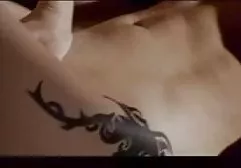 可爱的成年女士坐在阴道上为一名成员