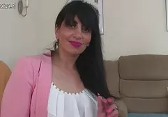 这家伙诱惑和otzharil在阴部的18岁女孩