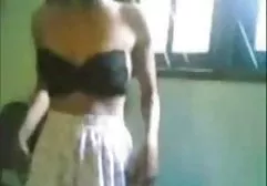 Zhanna在水下脱衣服射击