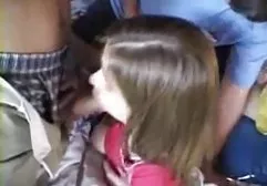 一个姨妈在乳胶cums玩肛门洞