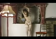父亲同性恋在半夜醒来并让他吮吸
