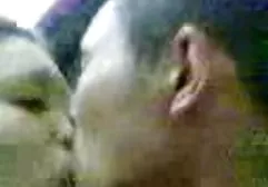 可爱的宝贝凯西热情地在树林里乱搞陌生人