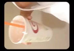 男性使kuni顽皮的宝贝和乱搞婊子在阴部