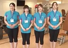 在隐藏的相机下保存完好的成年女性