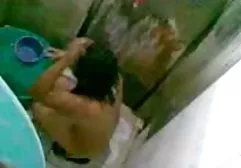 美丽的印度女人展示了她的色情独奏