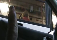 眯着眼睛的女同性恋使舔阴红发女友
