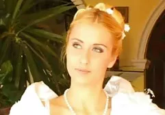 两个可爱的女同性恋者互相争吵