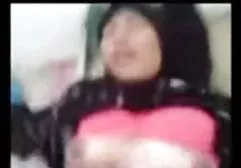 一个年轻女孩的热手淫