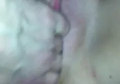 丰满的宝贝骑着男人的公鸡换钱