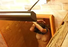 绑定的家伙看女同志做爱