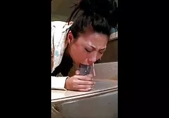 白种人同性恋拉扯公鸡金发碧眼的英俊的同性恋者