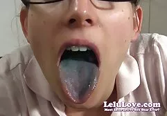 自制的色情：瘦女孩甜甜地自慰，吮吸男友的家伙