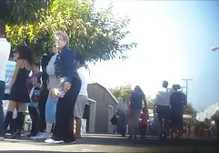 一对年轻夫妇为自己制造好色情的角色扮演
