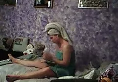 这位年轻的病人起家并且操了妇科医生