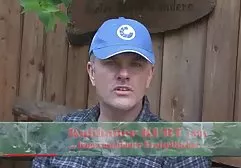 紧身衣的俄罗斯新娘显示色情独奏
