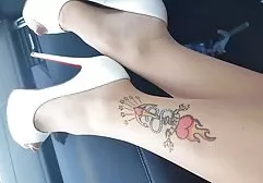 娃娃外表的女孩私下打扮自己