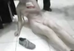 在挪威的真人秀节目上拍下丰满的金发女郎