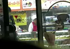 Laurie Anderson穿着女学生服装（18岁）引诱老师