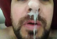 俄罗斯宝贝在浴缸里用强大的水射流自慰
