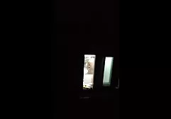 一位年轻的美女与男友约会时来到了现场