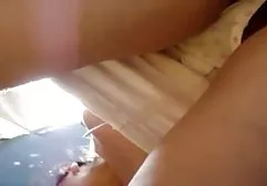 性交鸡巴之间自然的胸部和性交丰满