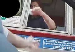 猩红色与美丽的身体享受温柔的性爱