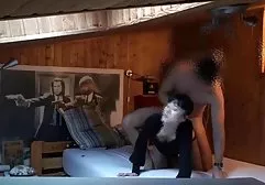 女性私下倾倒大量挤奶