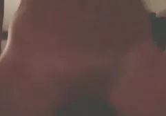 绑着可怜的女孩洗了她情妇的脚