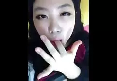 Dude允许两个阿姨给他做口交