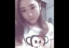 金发女郎同意与接送艺术家进行肛交
