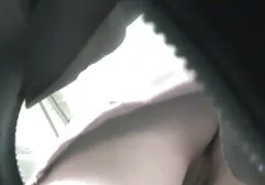 热辣的金发女郎积极地甩掉一个农民并把他甩掉